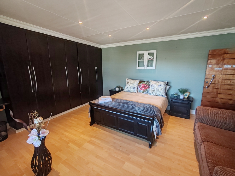 4 Bedroom Property for Sale in Strelitzia Park Eastern Cape